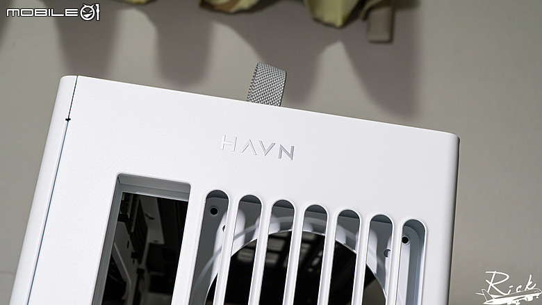 【開箱】極致曲率全景海景殼 | HAVN HS 420 VGPU WHITE