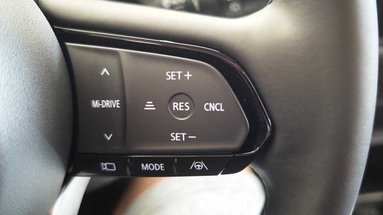 趕在展間第一天上架來看All New CX-5的賞車心得分享~~