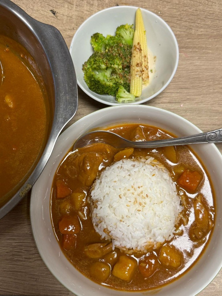 累到不想煮飯,雞肉咖哩是我的好選擇