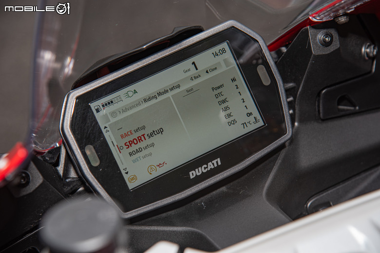 點我看大圖 DUCATI Pangale V2 S 試駕|街賽一體混血王子!超輕量級、最親民的DUCATI跑車