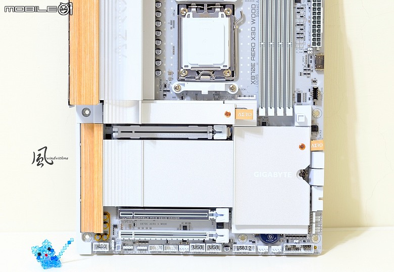 白色木紋新風格：X870E AERO X3D WOOD搭FRAME 5000D WOOD RS實測