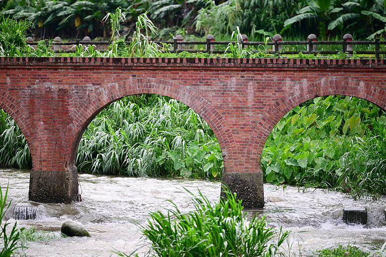 點我看大圖 以水為主題開箱Nikon 70-200mm F2.8 SII,崁頂滯洪池、石門水庫排洪、三坑紅橋、山豬湖、月眉落羽松及中庄調整池。