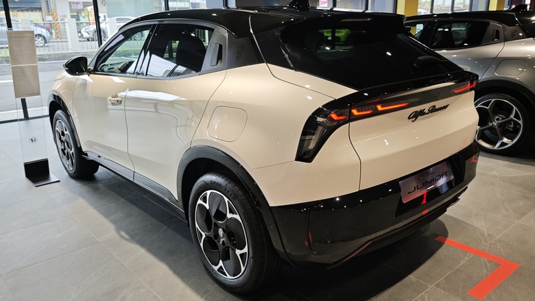 桃園荃程汽車參訪 - 依照Stellantis Brand House 全球規範打造之亞太區第二座據點