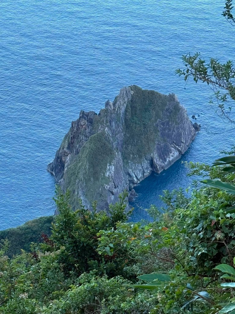 不爬山改玩水！宜蘭的瀑布、花蓮溪谷的藍，美到太不講理