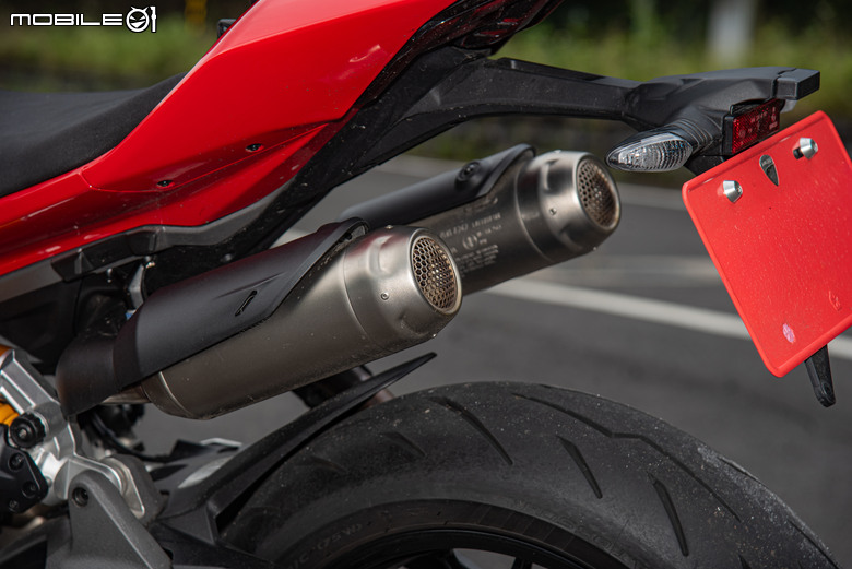 點我看大圖 DUCATI Pangale V2 S 試駕|街賽一體混血王子!超輕量級、最親民的DUCATI跑車