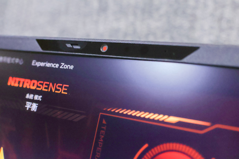 Acer Nitro V 16 AI開箱 AMD Ryzen 7 AI 450 + RTX5060 8G+16G DDR5 + 180Hz