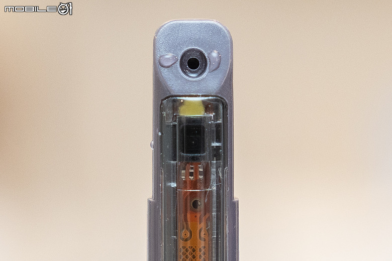 Dyson CameraJet 微鏡噴射電動牙刷登場｜牙刷也有鏡頭＋AI，還能自動噴射漱口水！高單價挑戰旗艦潔牙市場