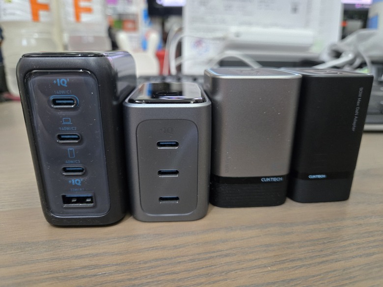ANKER Prime 智顯充 Pro+ 160W 3接口 智慧屏顯充電器 全協議中國金標版