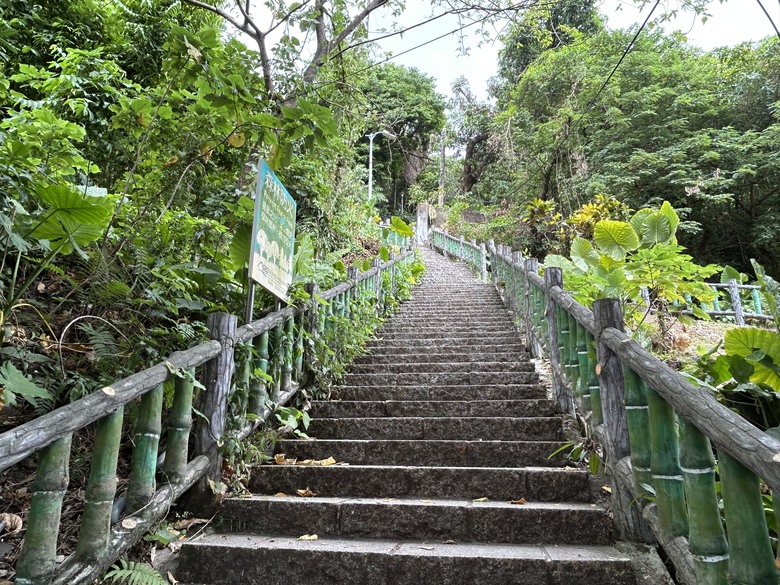 搭 捷 運 登 走 劍 潭 山 親 山 步 道
