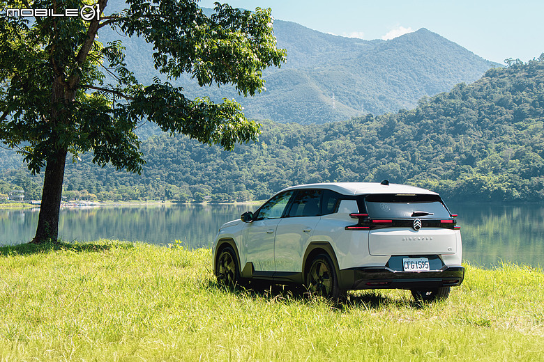 Peugeot 3008 新年式試駕｜軟硬體同步優化，更迷人的法國味！feat. Citroen C5 Aircross