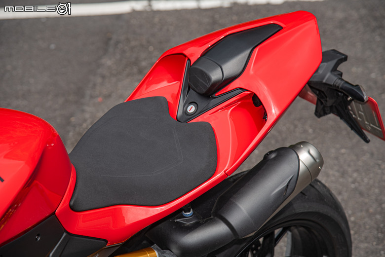 點我看大圖 DUCATI Pangale V2 S 試駕|街賽一體混血王子!超輕量級、最親民的DUCATI跑車