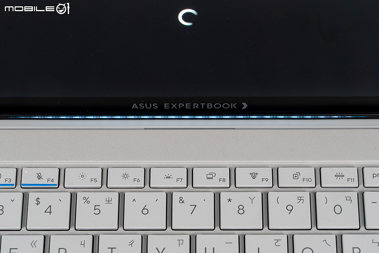 ASUS ExpertBook Ultra 體驗|首搭 3K Tandem OLED 的極輕 AI 商務旗艦!