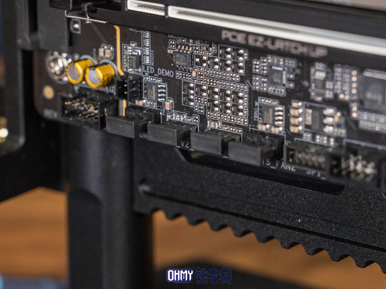 40週年超頻特仕板 技嘉 X870 AORUS INFINITY