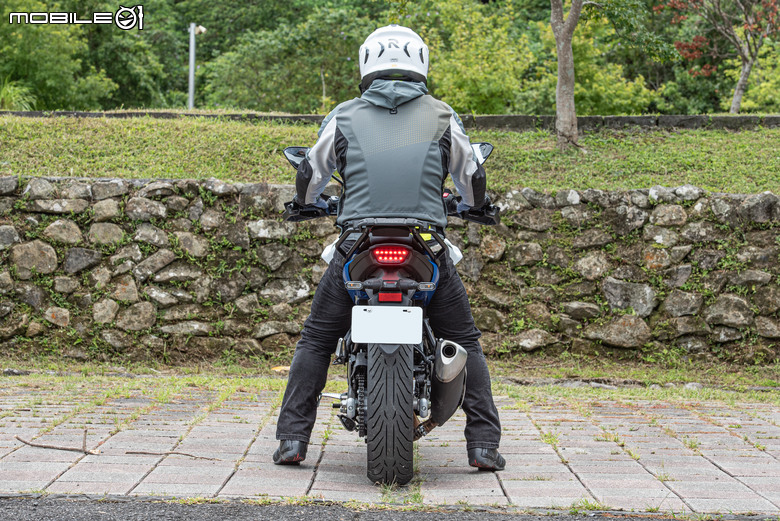 點我看大圖 2026 SUZUKI SV-7GX 試駕報告|V雙風味依然經典,熱血可以更加舒適!