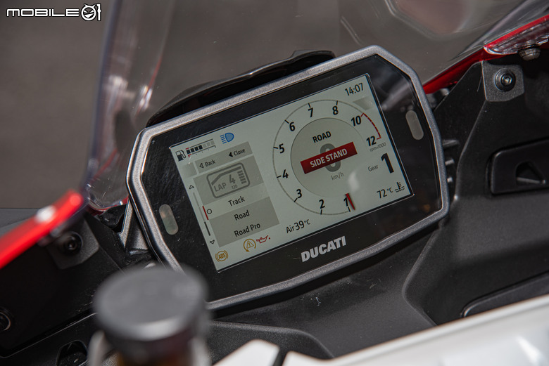 點我看大圖 DUCATI Pangale V2 S 試駕|街賽一體混血王子!超輕量級、最親民的DUCATI跑車