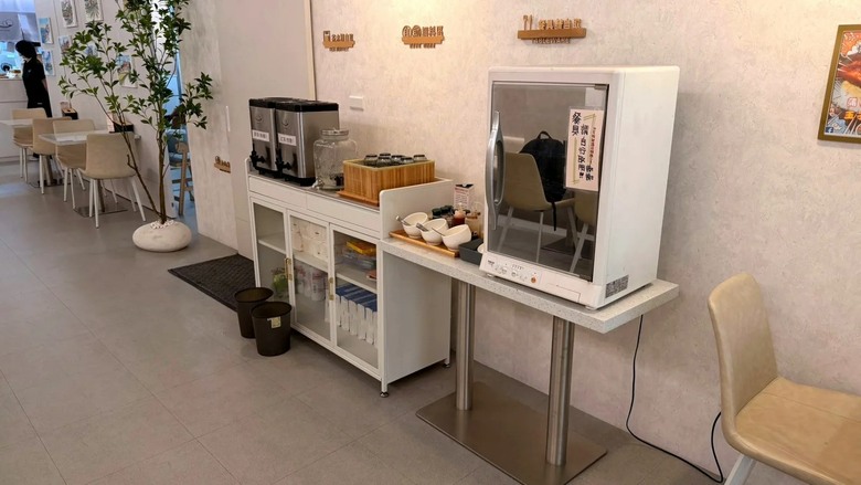 【食記】台南東區美食｜豪華海鮮粥、金沙蝦仁湯加購土魠魚、日式炸豬排咖哩飯、麻辣水煮煲，均消200多、份量誠意足