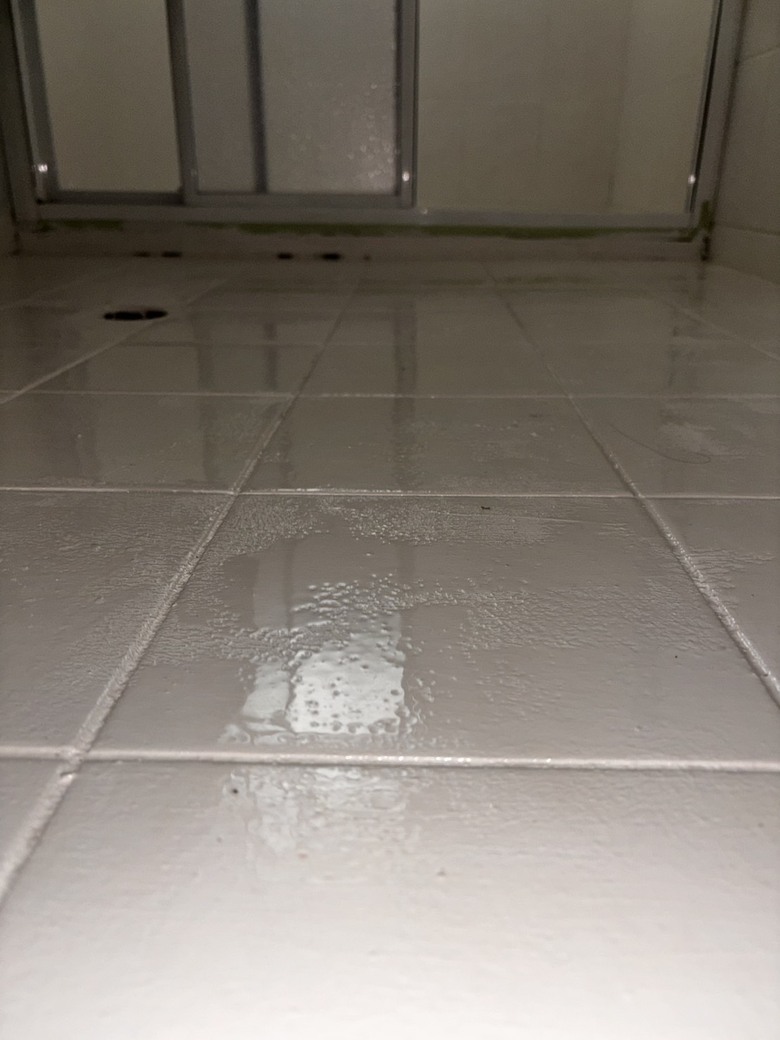 [求助]請問這樣浴室裝潢算完工嗎?