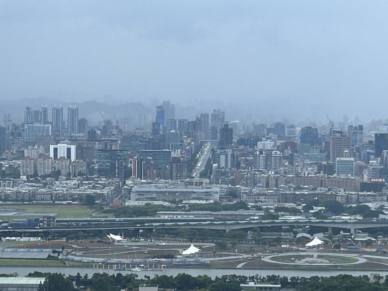 搭 捷 運 登 走 劍 潭 山 親 山 步 道