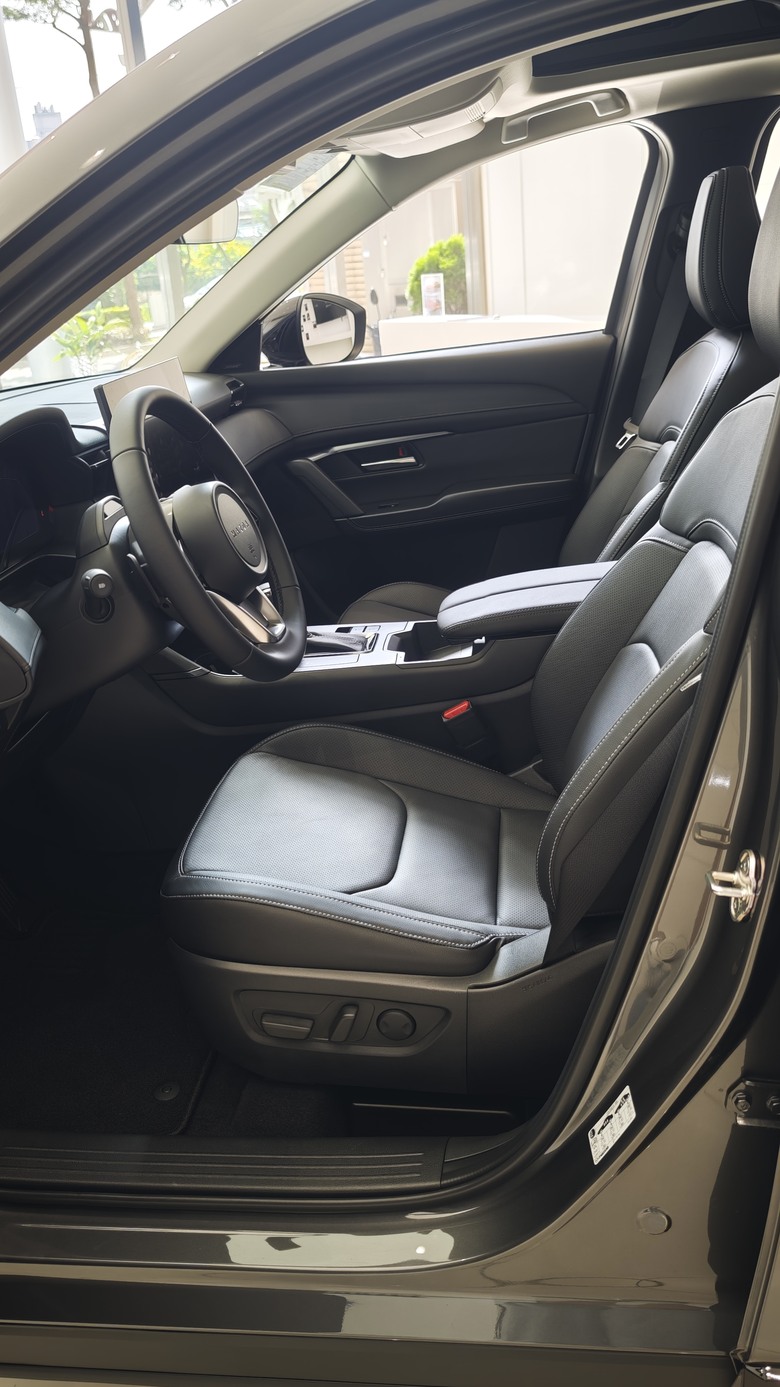 趕在展間第一天上架來看All New CX-5的賞車心得分享~~