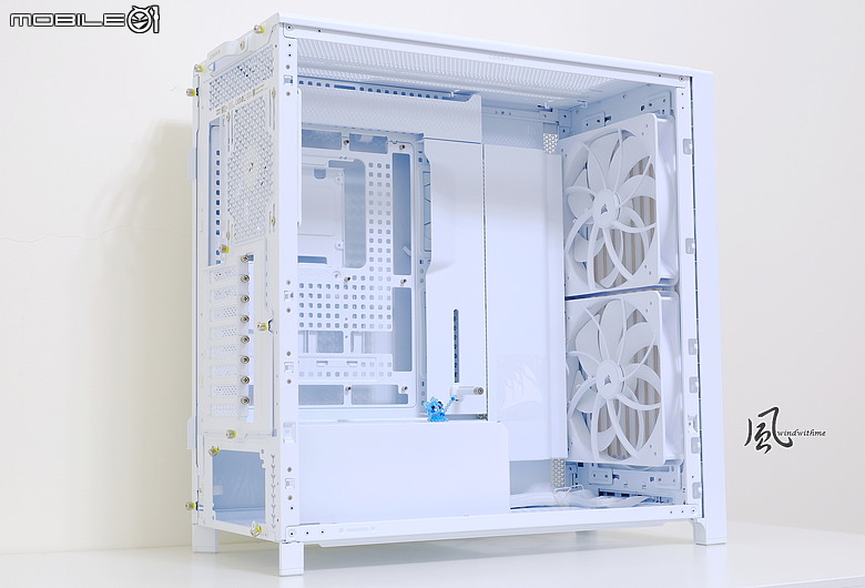白色木紋新風格：X870E AERO X3D WOOD搭FRAME 5000D WOOD RS實測
