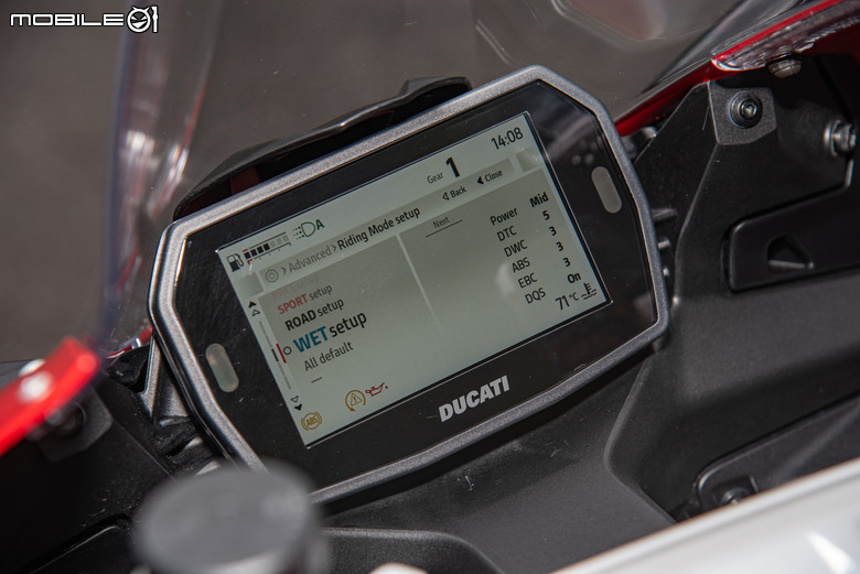 點我看大圖 DUCATI Pangale V2 S 試駕|街賽一體混血王子!超輕量級、最親民的DUCATI跑車