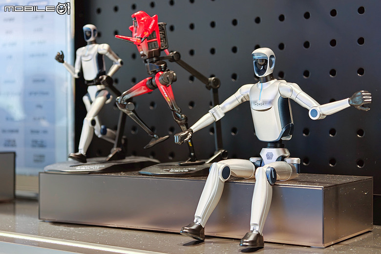 直擊深圳榮耀 α 旗艦店|Robot Phone 進駐、人形機器人迎賓!
