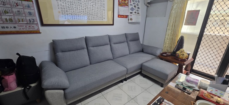 家裡終於換沙發啦