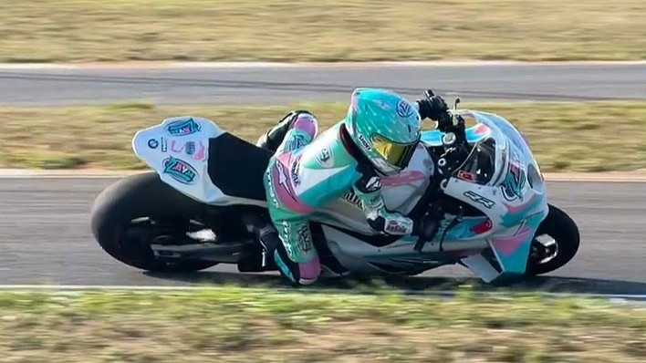 7歲底迪 騎M1000RR !