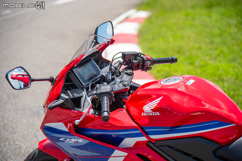 Honda CBR500R E-Clutch 賽道試駕｜非典型快排！另闢蹊徑的換檔體驗