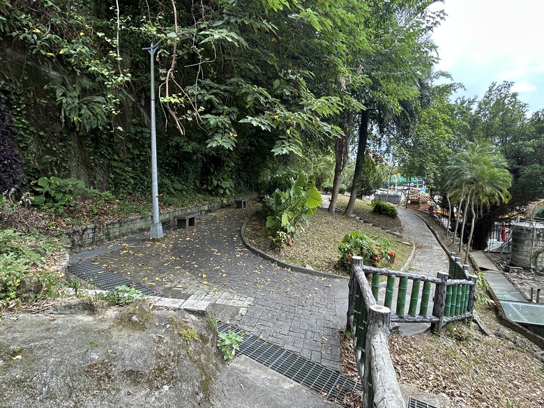 搭 捷 運 登 走 劍 潭 山 親 山 步 道