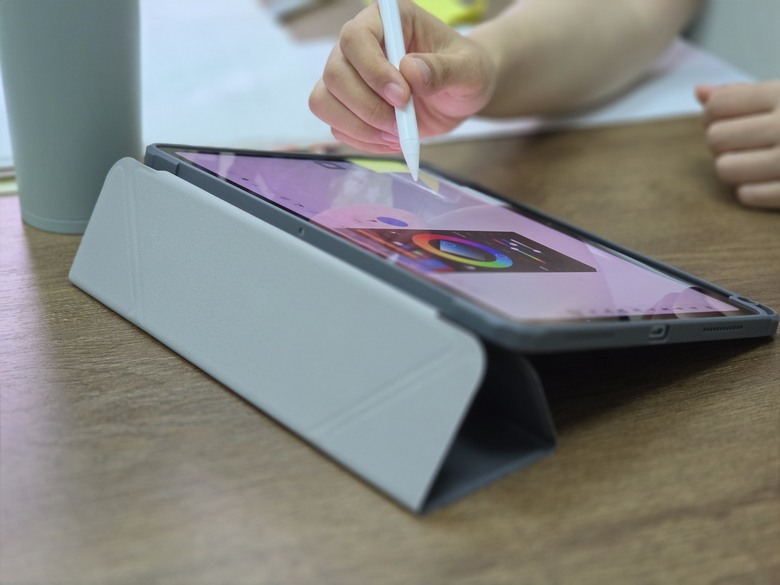 給iPad一個甜蜜家園「HIPPORIZZ 河馬引力 Origo 晶透筆槽防摔殼 iPad保護殼」開箱評價