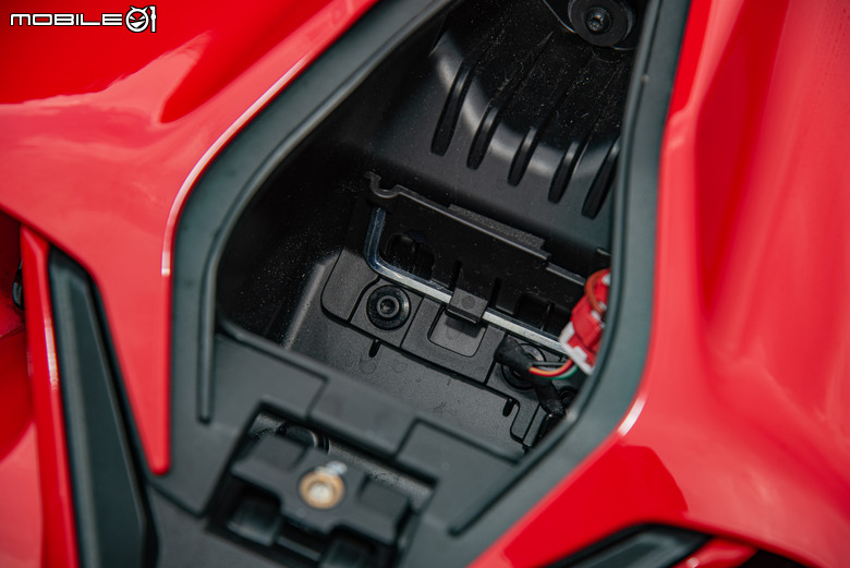 點我看大圖 DUCATI Pangale V2 S 試駕|街賽一體混血王子!超輕量級、最親民的DUCATI跑車