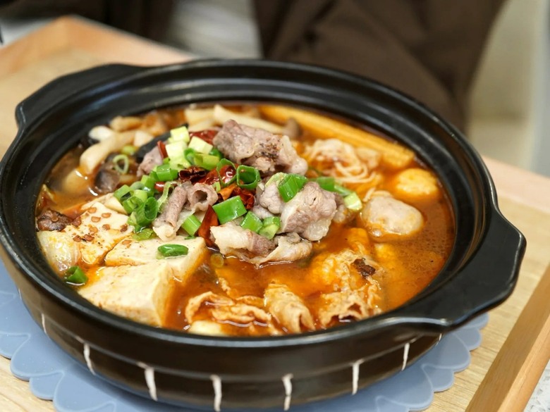 【食記】台南東區美食｜豪華海鮮粥、金沙蝦仁湯加購土魠魚、日式炸豬排咖哩飯、麻辣水煮煲，均消200多、份量誠意足