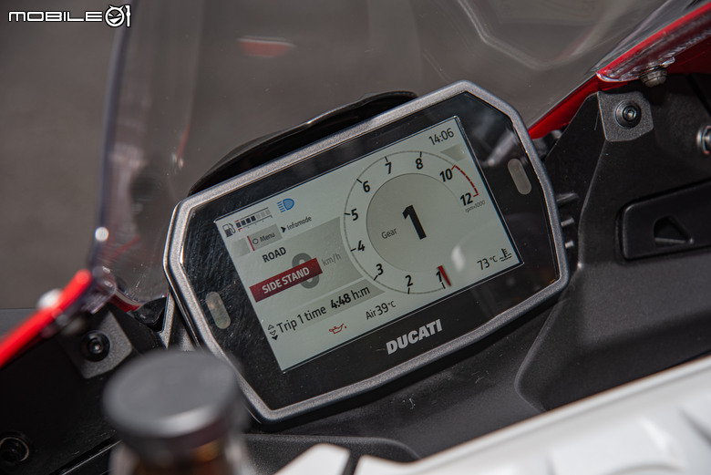 點我看大圖 DUCATI Pangale V2 S 試駕|街賽一體混血王子!超輕量級、最親民的DUCATI跑車
