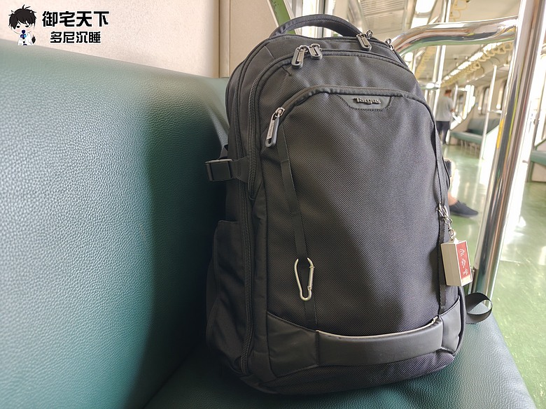 點我看大圖 開箱|Targus TBB664 Voyager EXP 17 吋旅人系列專業後背包 - 商務出差好用,大空間收納筆電、3C 配件通通搞定!