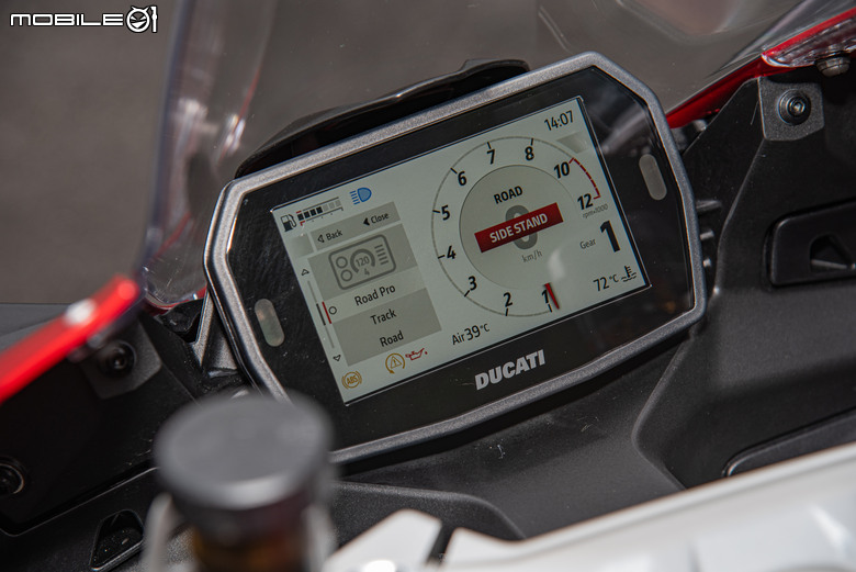 點我看大圖 DUCATI Pangale V2 S 試駕|街賽一體混血王子!超輕量級、最親民的DUCATI跑車