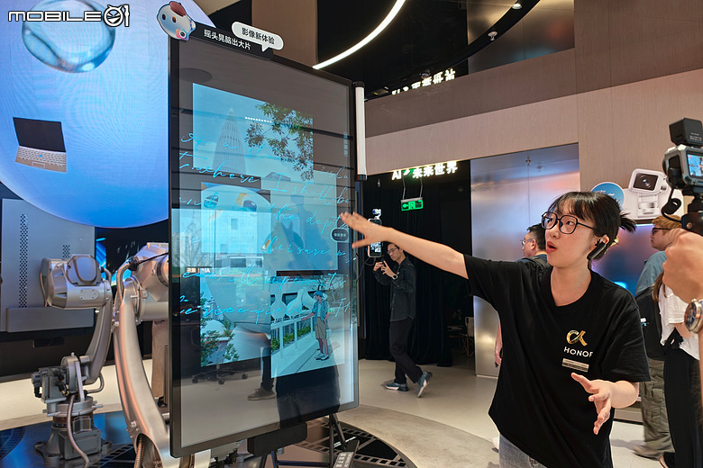 直擊深圳榮耀 α 旗艦店|Robot Phone 進駐、人形機器人迎賓!
