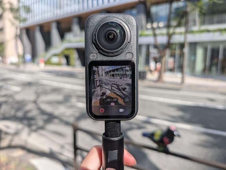 Insta360 X6 開箱與評價：高畫質小巧便攜全景相機 (班老大)