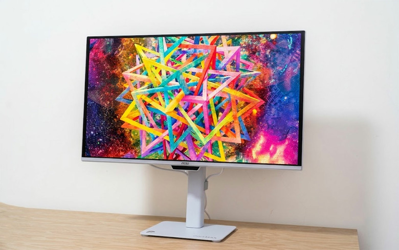 MSI PRO MAX 271UPXW12G開箱實測：4K QD-OLED、M-Mate支援MacOS、彩通認證，視覺升級最佳選擇！
