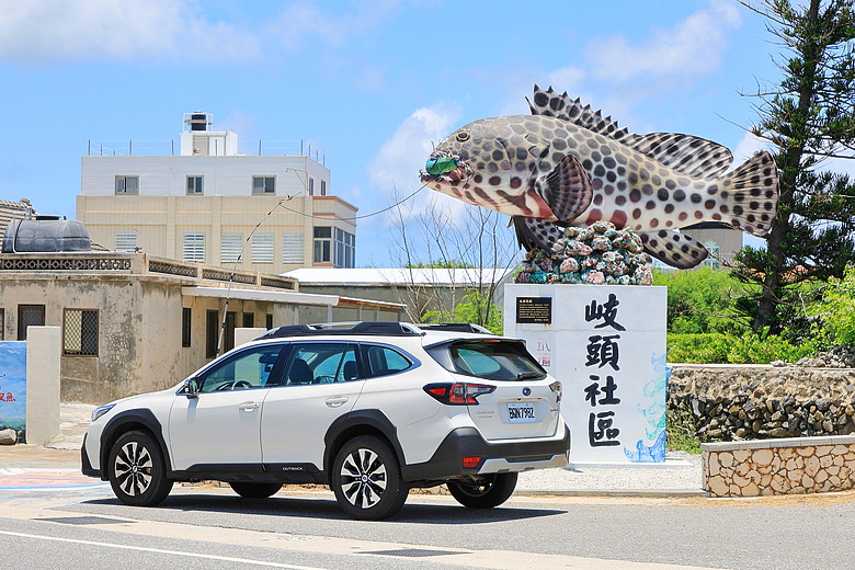 點我看大圖 (映像旅行) 澎湖EP.1 開著Subaru Outback搭渡輪,享受湛藍跳島的天倫旅行吧