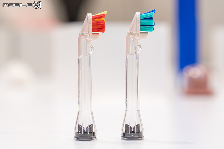 Dyson CameraJet 微鏡噴射電動牙刷登場｜牙刷也有鏡頭＋AI，還能自動噴射漱口水！高單價挑戰旗艦潔牙市場