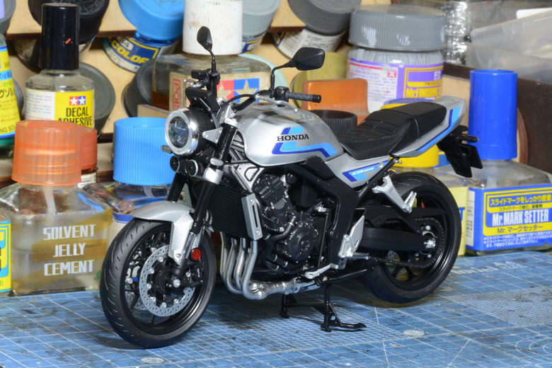 【模型製作】TAMIYA 1/12 HONDA CB1000F (圖多)
