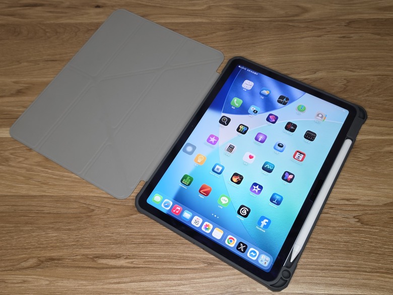 給iPad一個甜蜜家園「HIPPORIZZ 河馬引力 Origo 晶透筆槽防摔殼 iPad保護殼」開箱評價