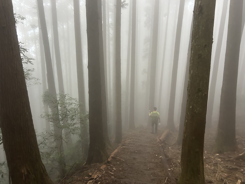 苗 栗 最 高 峰 加 里 山 ( 台 版 富 士 山 )