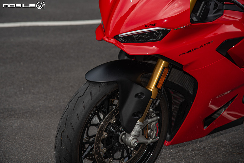 點我看大圖 DUCATI Pangale V2 S 試駕|街賽一體混血王子!超輕量級、最親民的DUCATI跑車