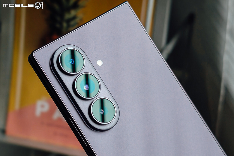 Samsung Galaxy Z Fold8 Ultra 評測報告｜輕薄手感與極致多工的完美平衡！