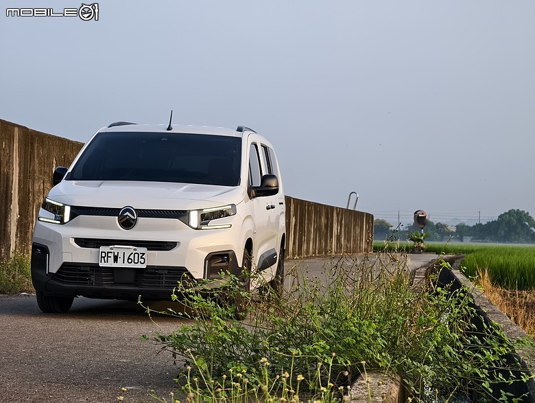 點我看大圖 生活需要的,剛好都放得下 / Citroën Berlingo