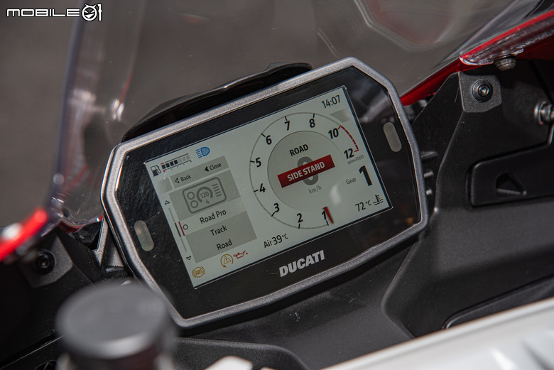 點我看大圖 DUCATI Pangale V2 S 試駕|街賽一體混血王子!超輕量級、最親民的DUCATI跑車