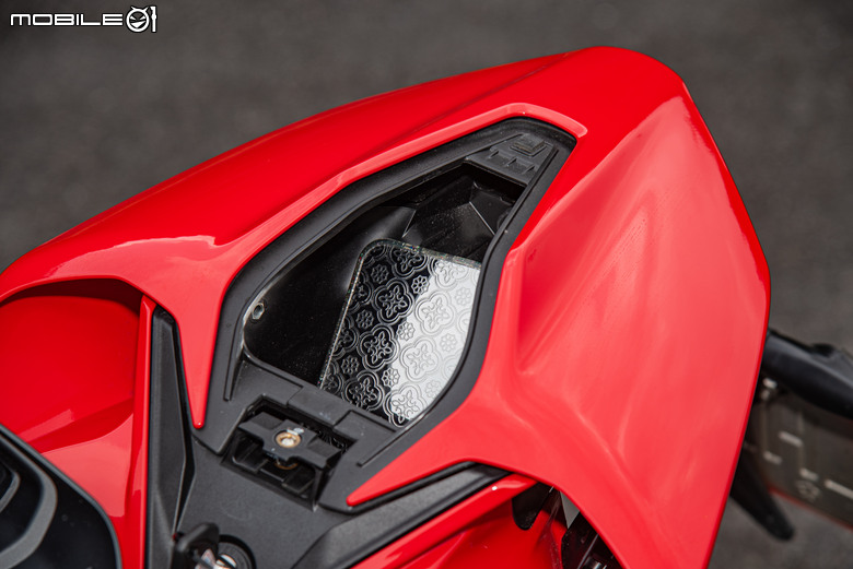 點我看大圖 DUCATI Pangale V2 S 試駕|街賽一體混血王子!超輕量級、最親民的DUCATI跑車