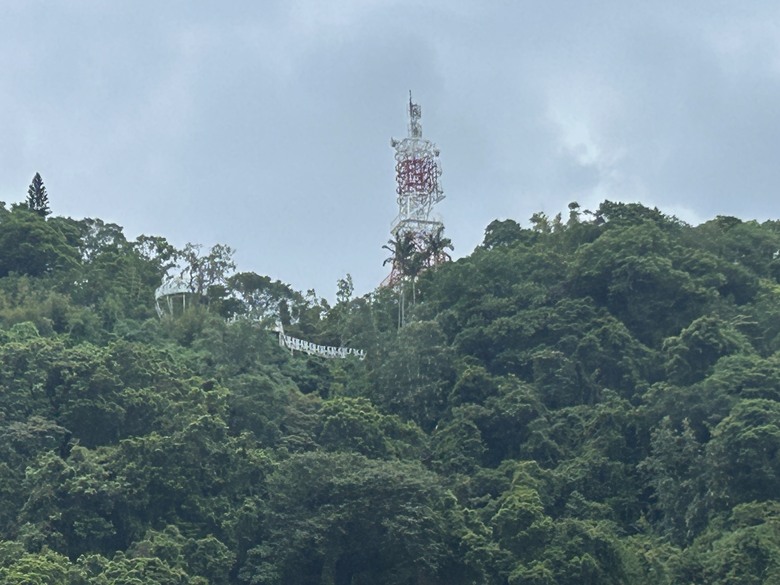 搭 捷 運 登 走 劍 潭 山 親 山 步 道
